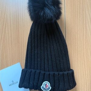 Moncler Berretto Logo Patch Pom-Pom Beanie